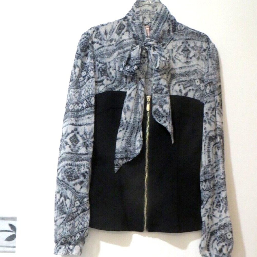 SALE SWEEWE PARIS BLACK ZIP FRONT TOP